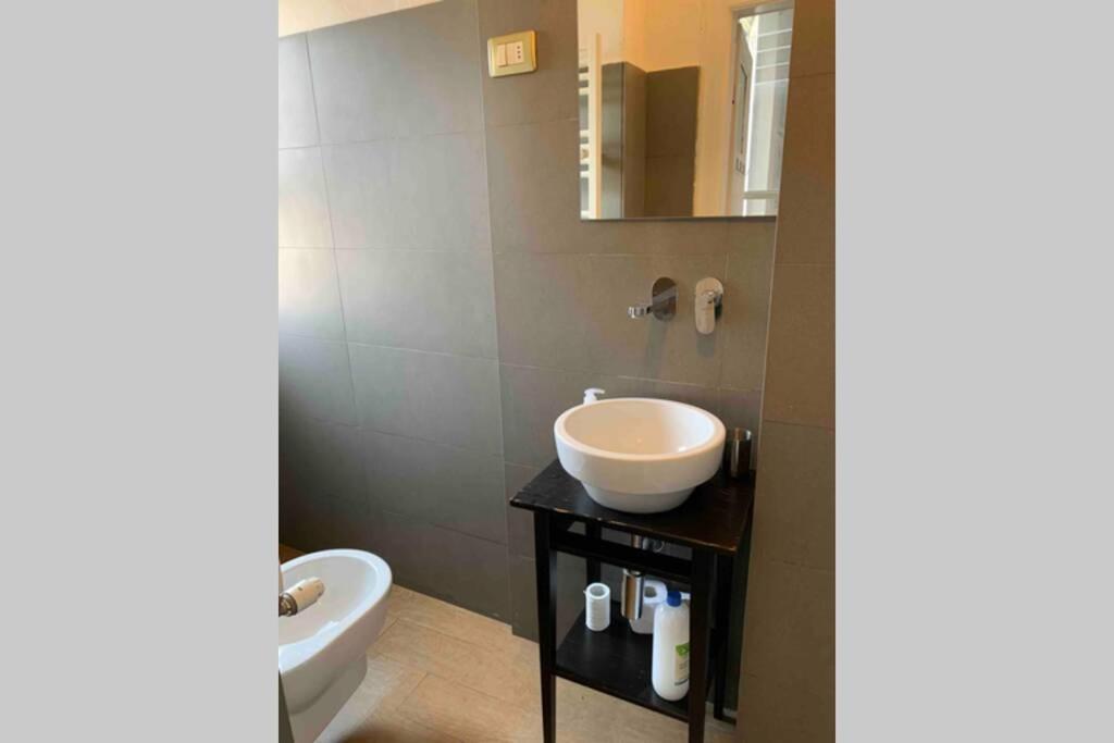 Appartamento Splendido Con Tutti Servizi In Zona Navigli ميلان المظهر الخارجي الصورة